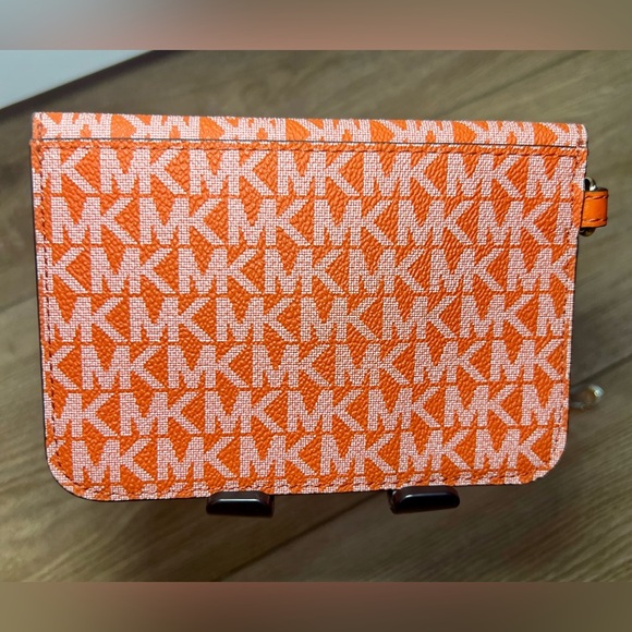 MICHAEL KORS Willa Pleated Bucket Bag in Orange Monogram w/ Matching Pouch - EUC - Picture 15 of 16